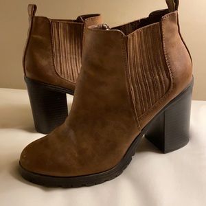 Sam and Libby boots, used good condition